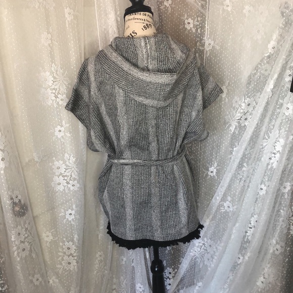 NWT Ecote By Urban Outfitters hooded kimono cotton fringe weave sash OS - Picture 3 of 11